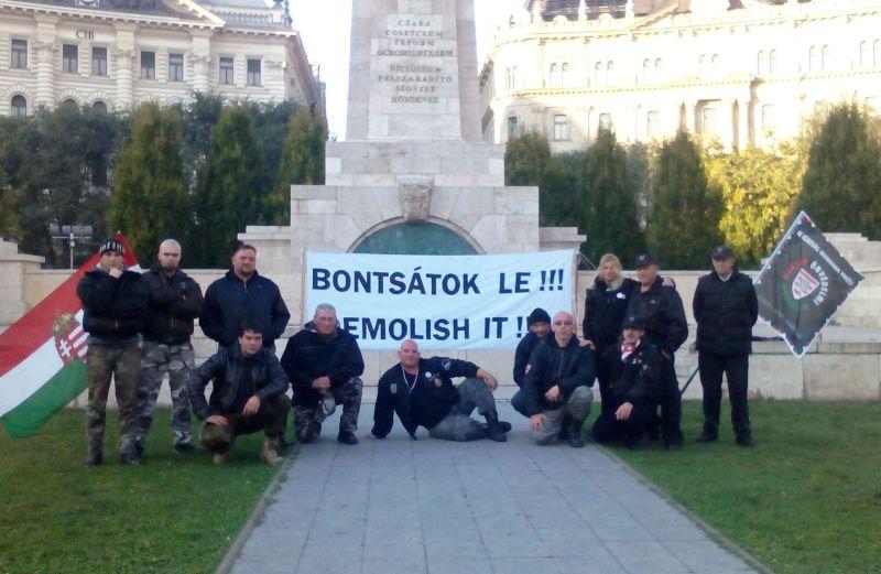 The picture shows a website that impersonates Forward, formerly known as The Jewish Daily Forward. It is an identical copy of the authentic design, but the content is manipulated.